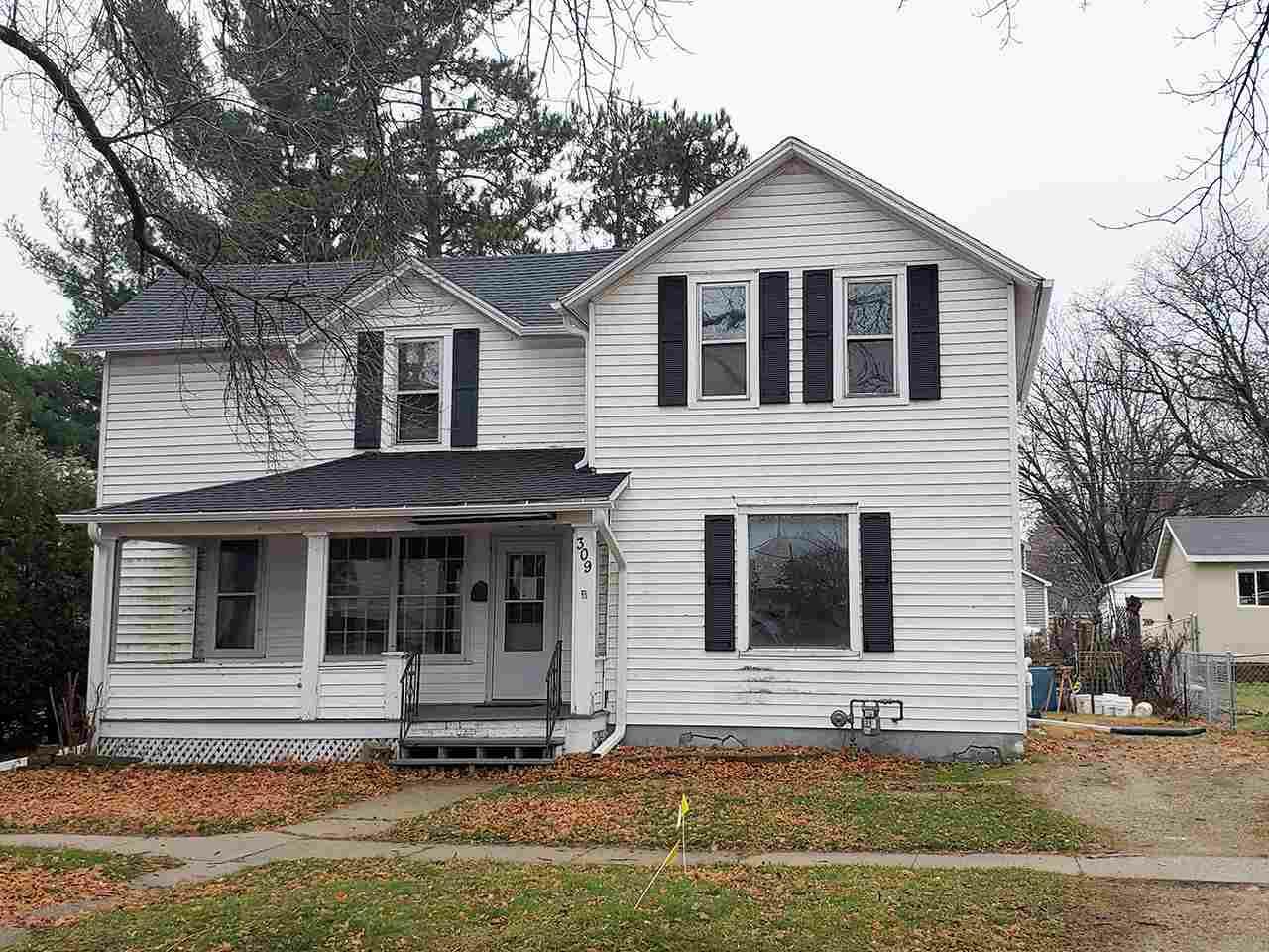 Property Photo:  309 Lincoln St  WI 53538 