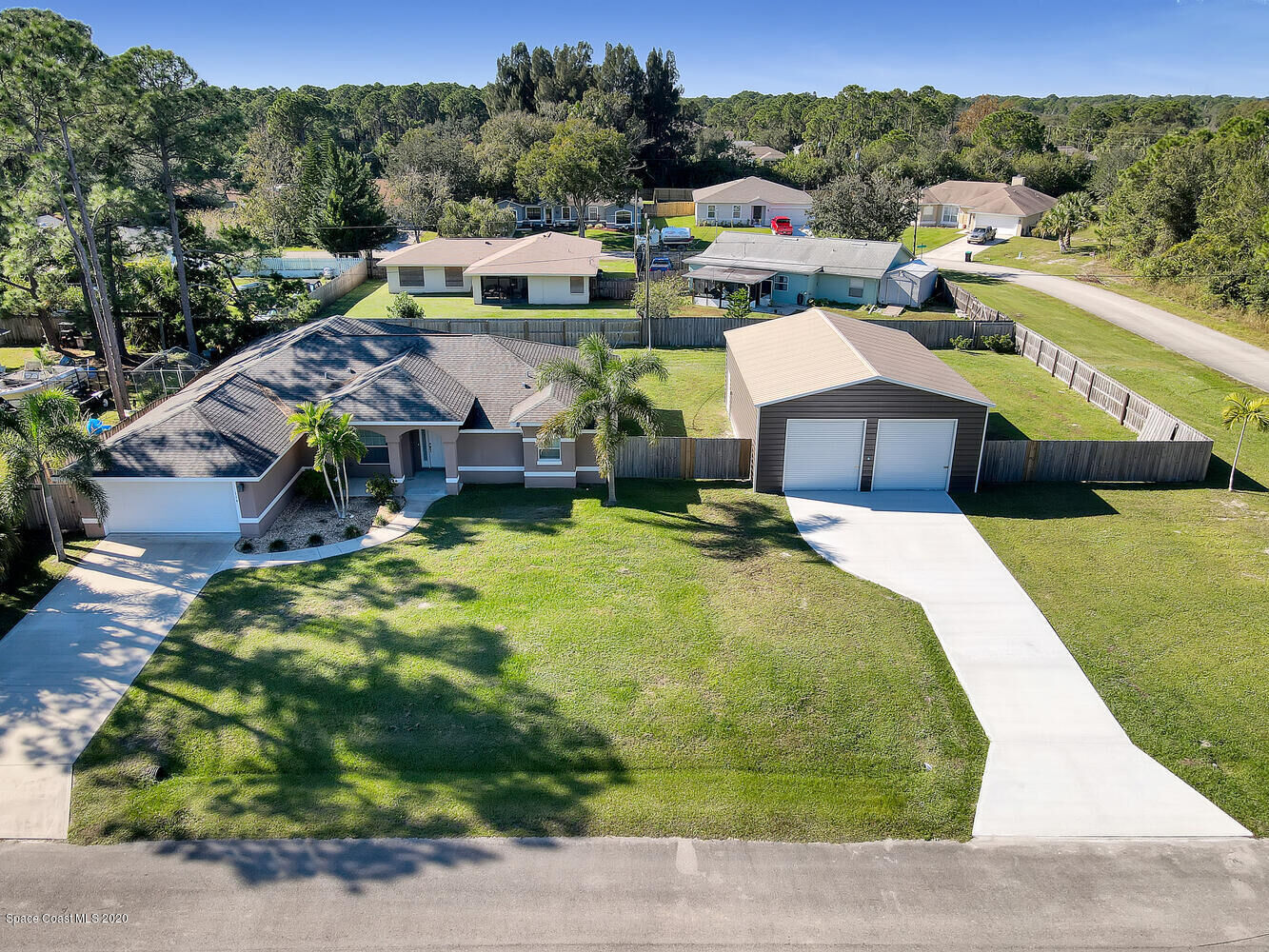 Property Photo: 114 Uleta Road SE FL 32909