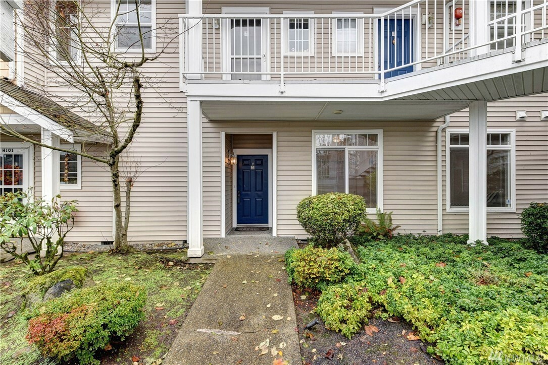 Property Photo:  5400 Harbour Pointe Blvd H102  WA 98275 