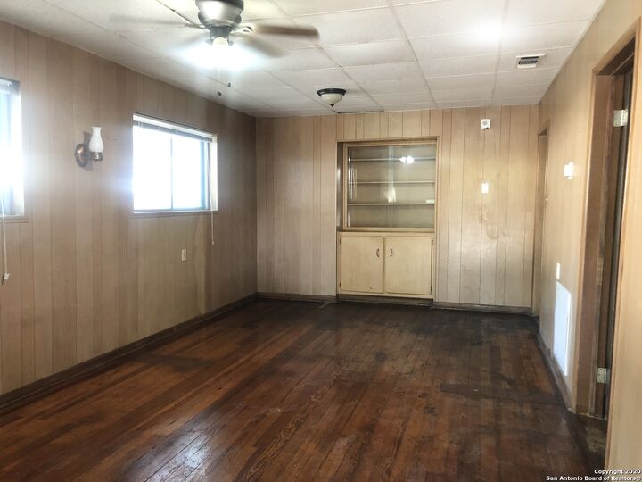 Property Photo:  327 E Whittier St  TX 78210 