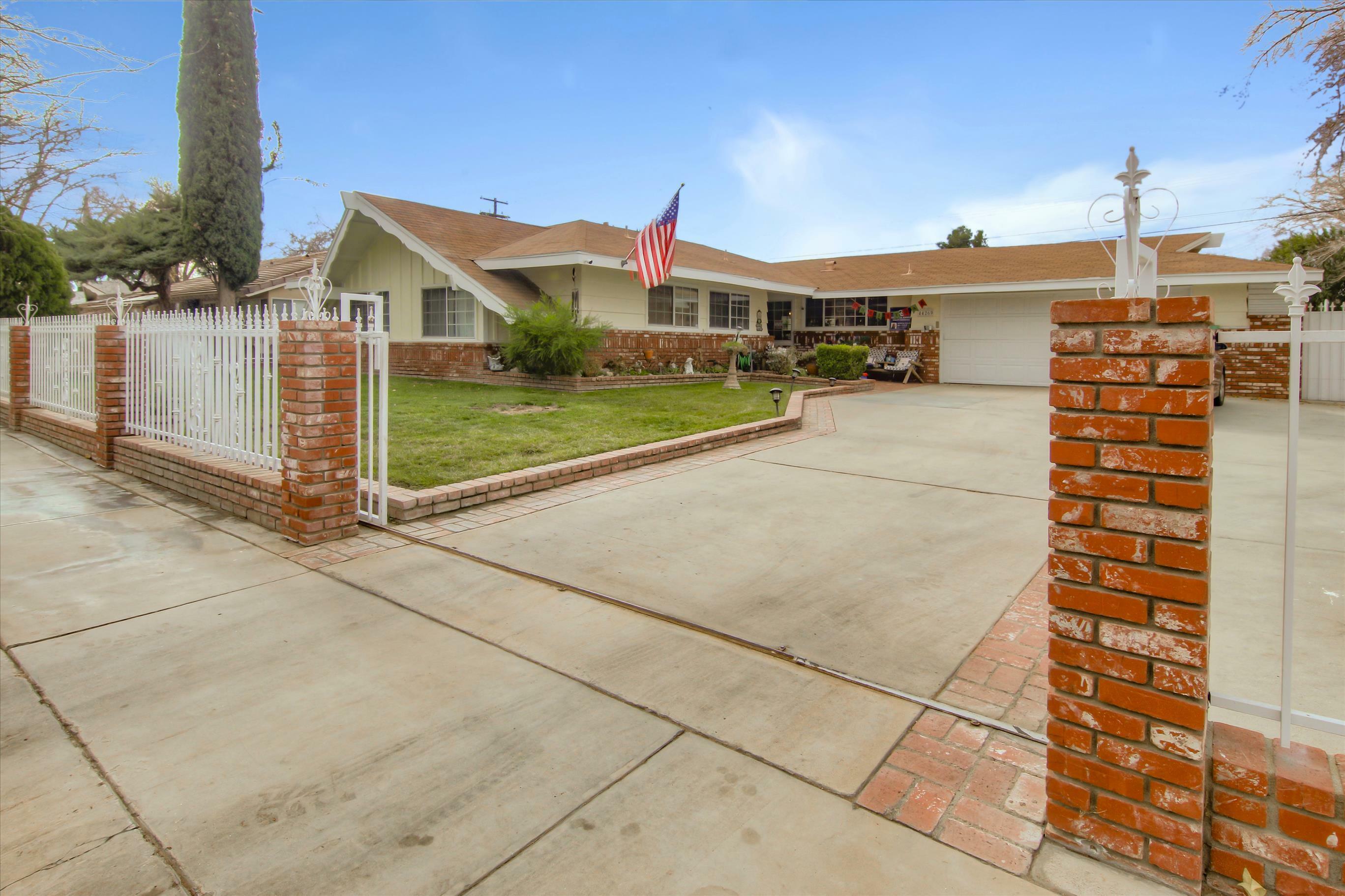 Property Photo:  44269 Calston Avenue  CA 93535 