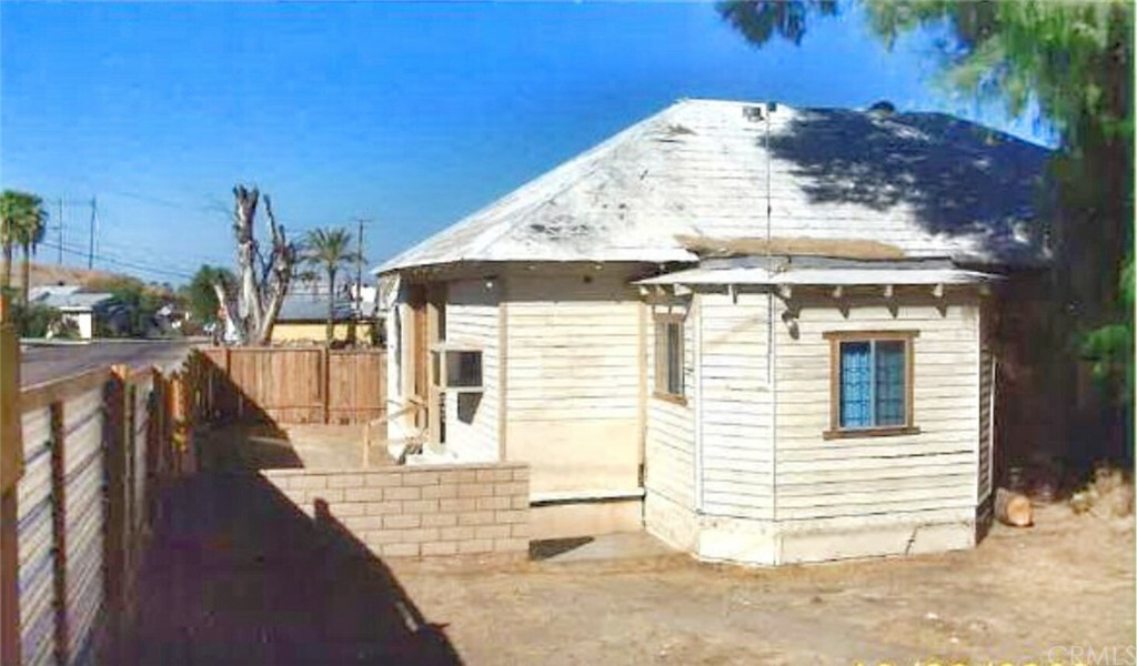 Property Photo:  419 D Street  CA 92363 