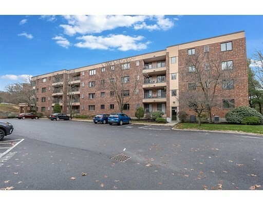 Property Photo:  10 Ledgewood Way 12  MA 01960 