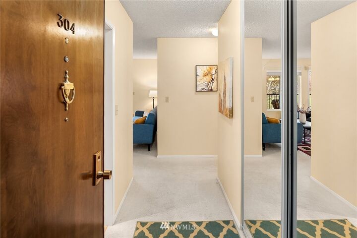 Property Photo:  2858 32nd Avenue W 304  WA 98199 