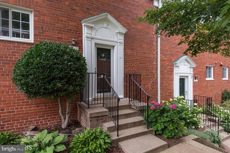 Property Photo:  1512 Mount Eagle Place  VA 22302 