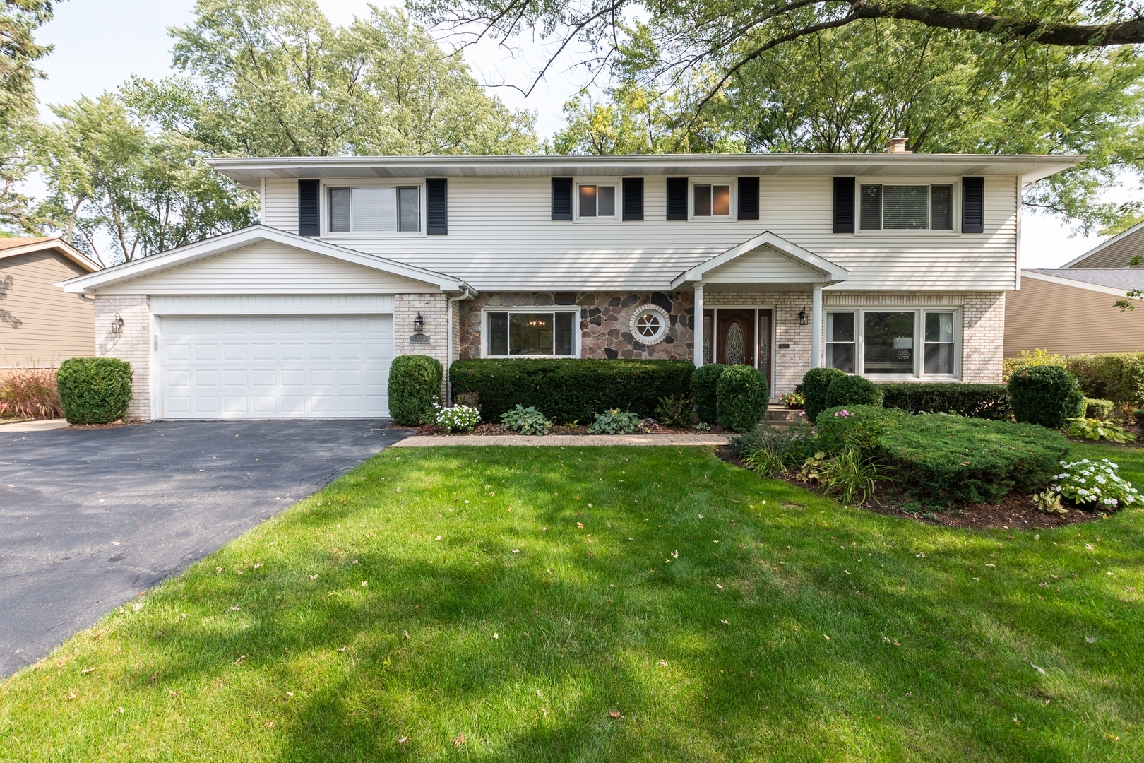 Property Photo:  1933 Fieldwood Drive  IL 60062 