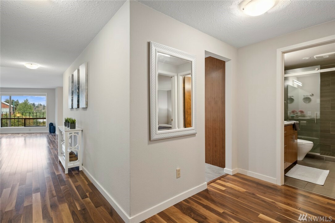 Property Photo: 1005 5th Ave S 102B WA 98020