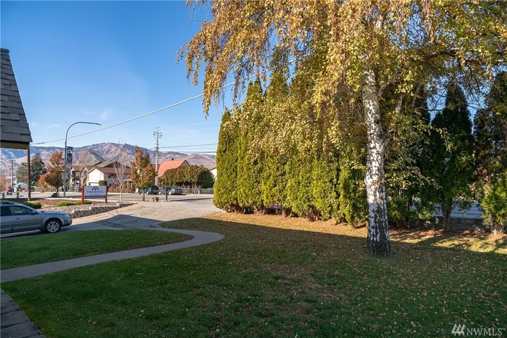 Property Photo:  400 /402 9th St NE  WA 98802