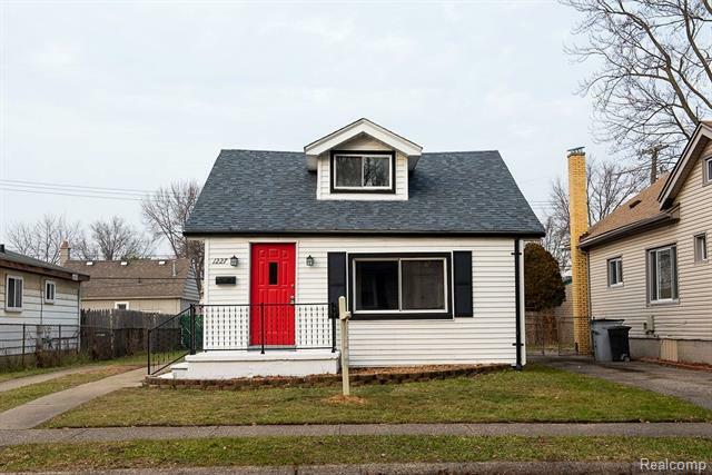 Property Photo:  1227 E Granet Avenue  MI 48030 