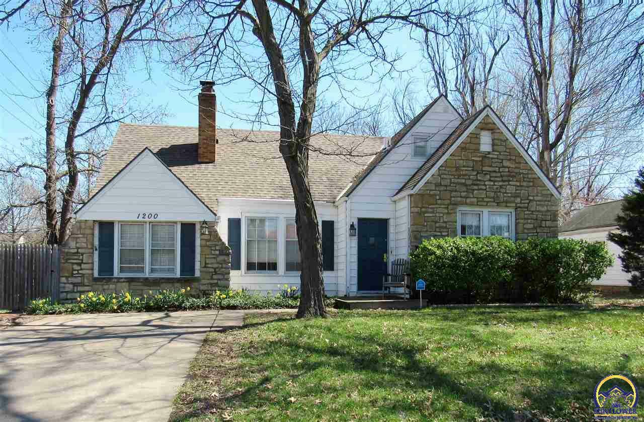 Property Photo:  1200 SW Oakley Ave  KS 66604 