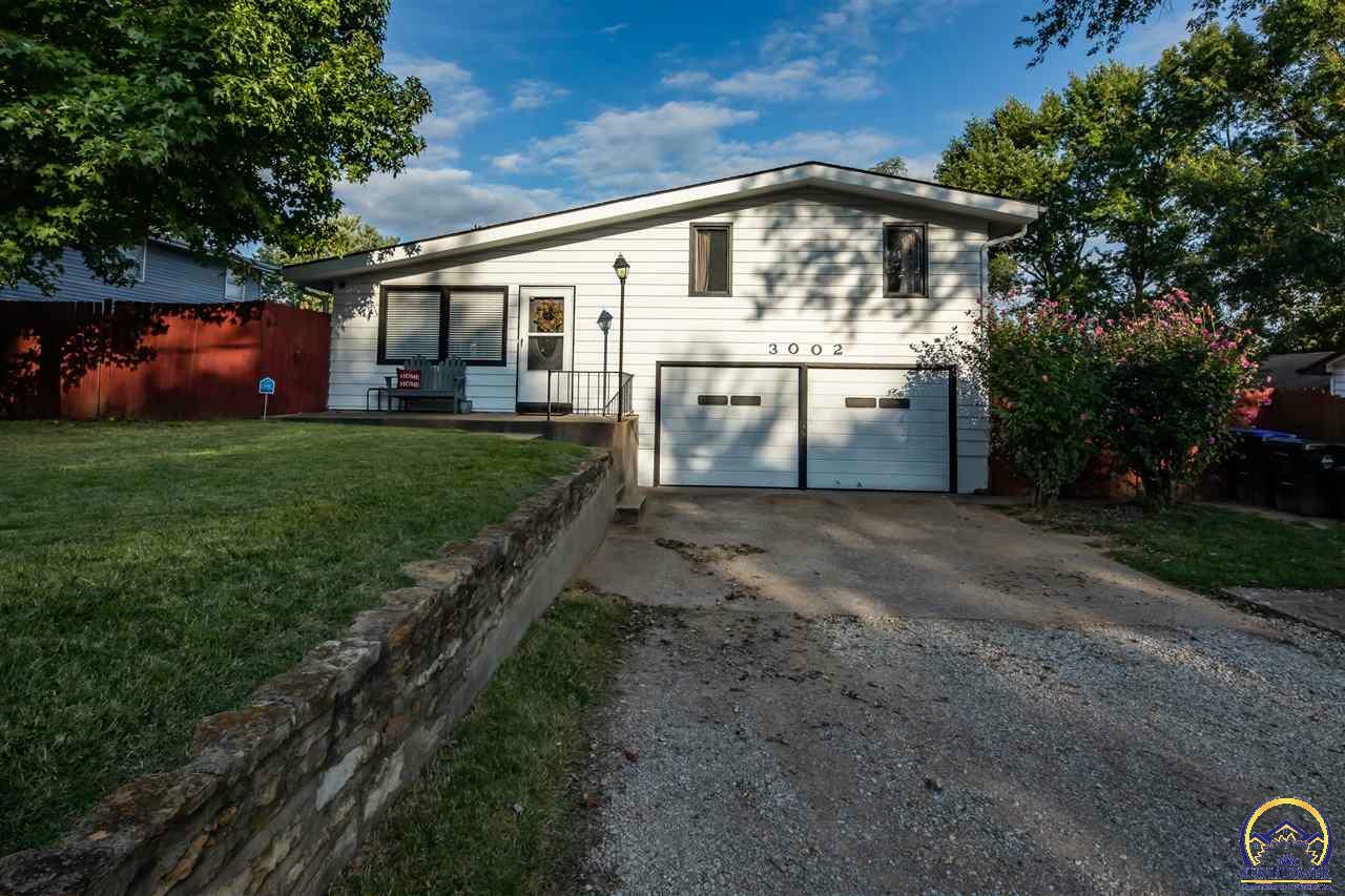 Property Photo:  3002 N Kansas Ave  KS 66617 