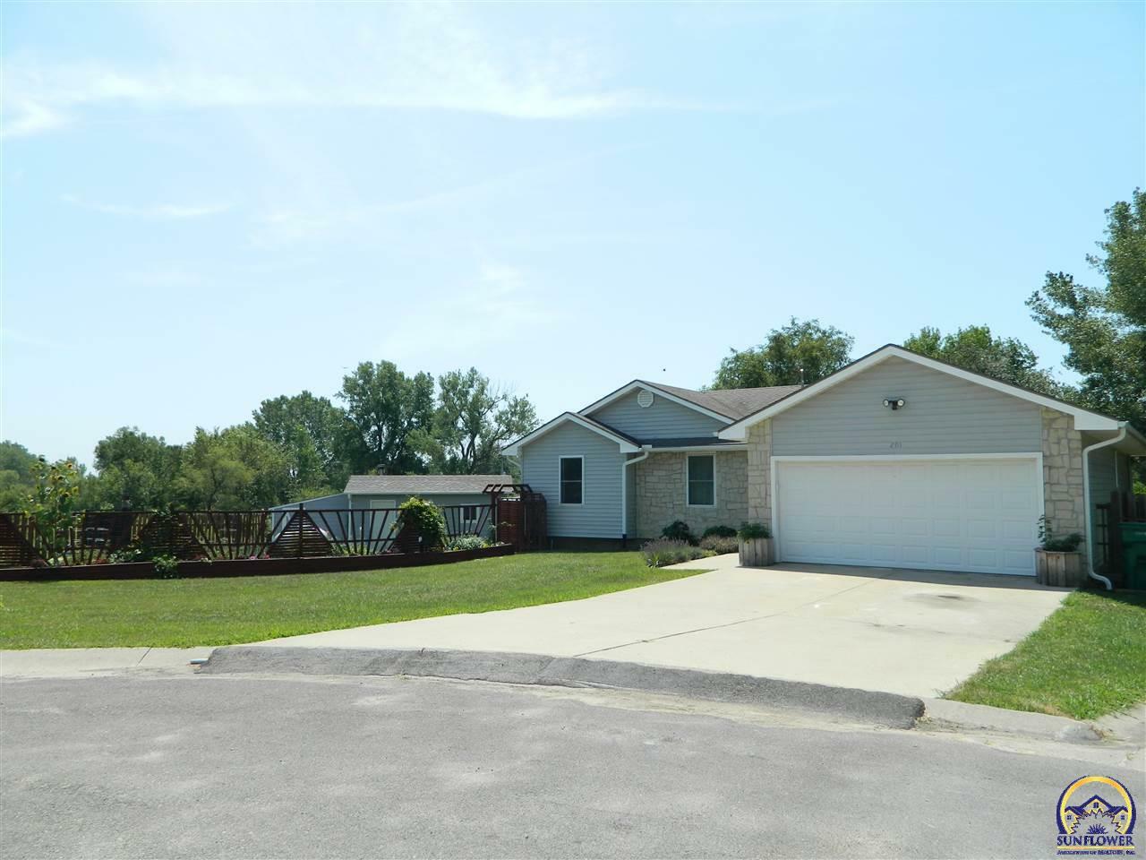 Property Photo:  201 N 5th St  KS 66509 
