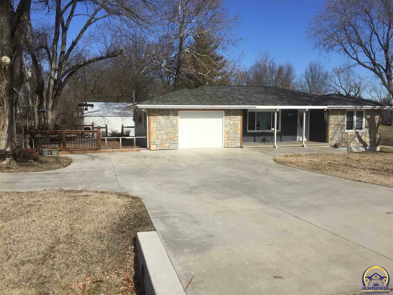 Property Photo:  106 NW 39th St  KS 66617 