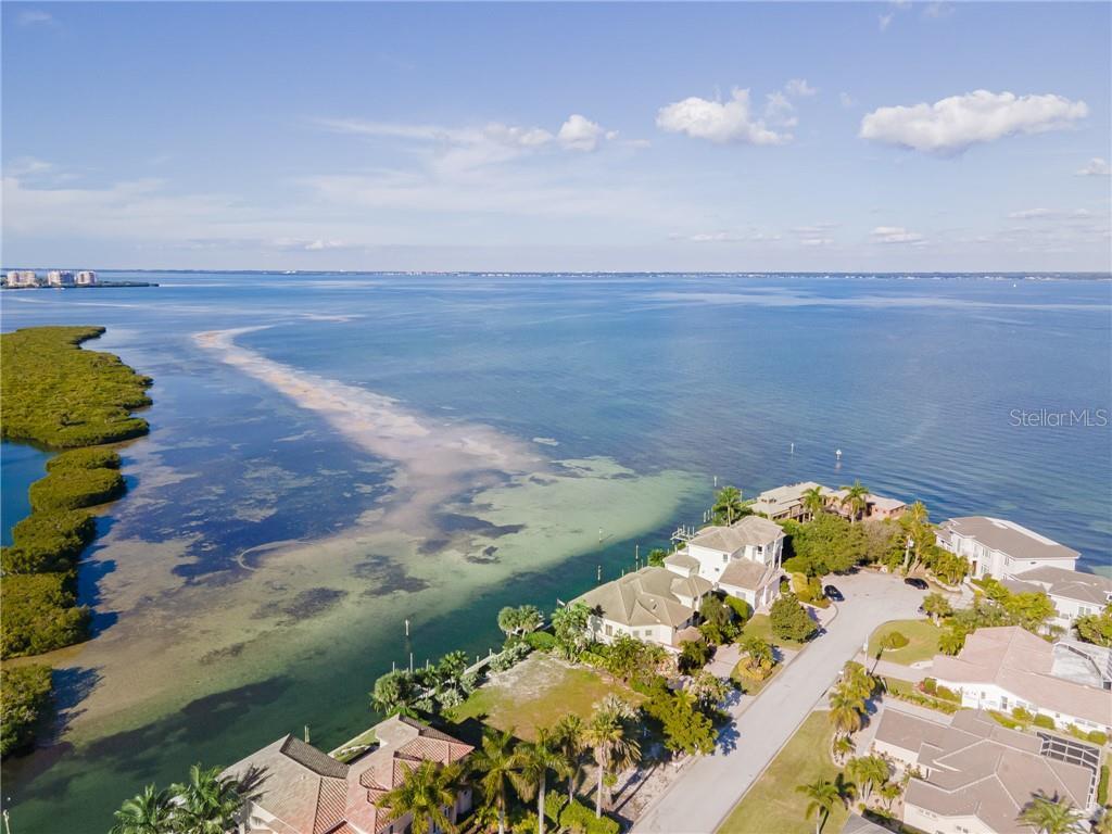 Property Photo: 571 Putter Lane FL 34228