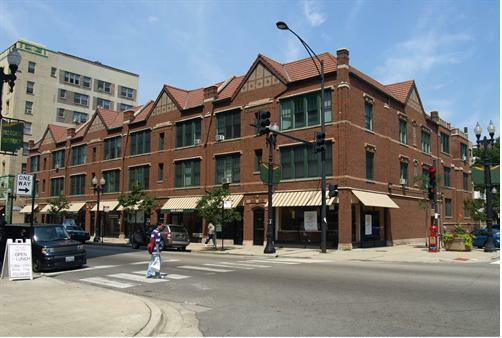 Property Photo: 1048 W Bryn Mawr Avenue 2 IL 60660