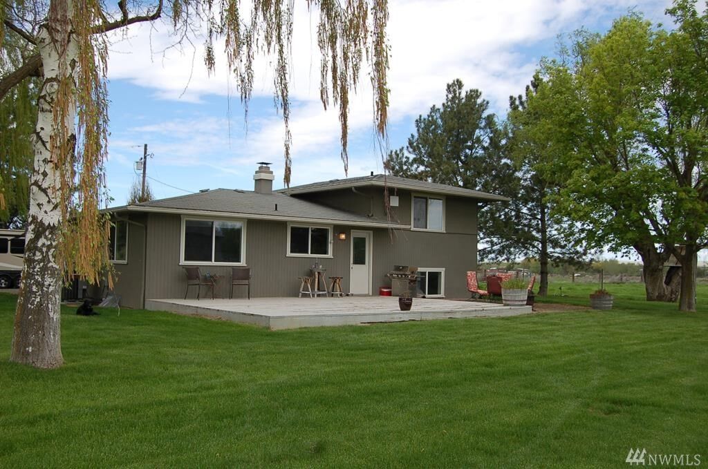 Property Photo:  1744 Stovall Rd  WA 99362 