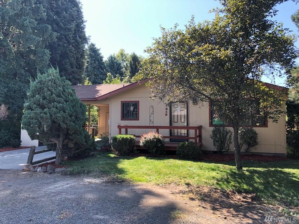 Property Photo:  1612 Evergreen St  WA 99362 