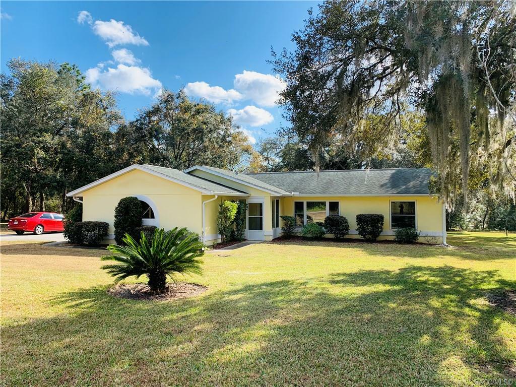 Property Photo:  502 E Lancaster Street  FL 34461 