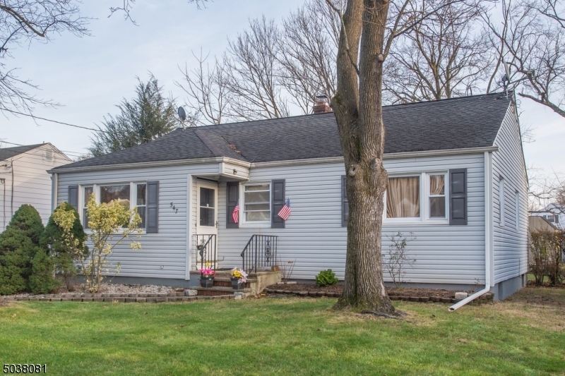 Property Photo:  547 Oakridge Ave  NJ 07063 