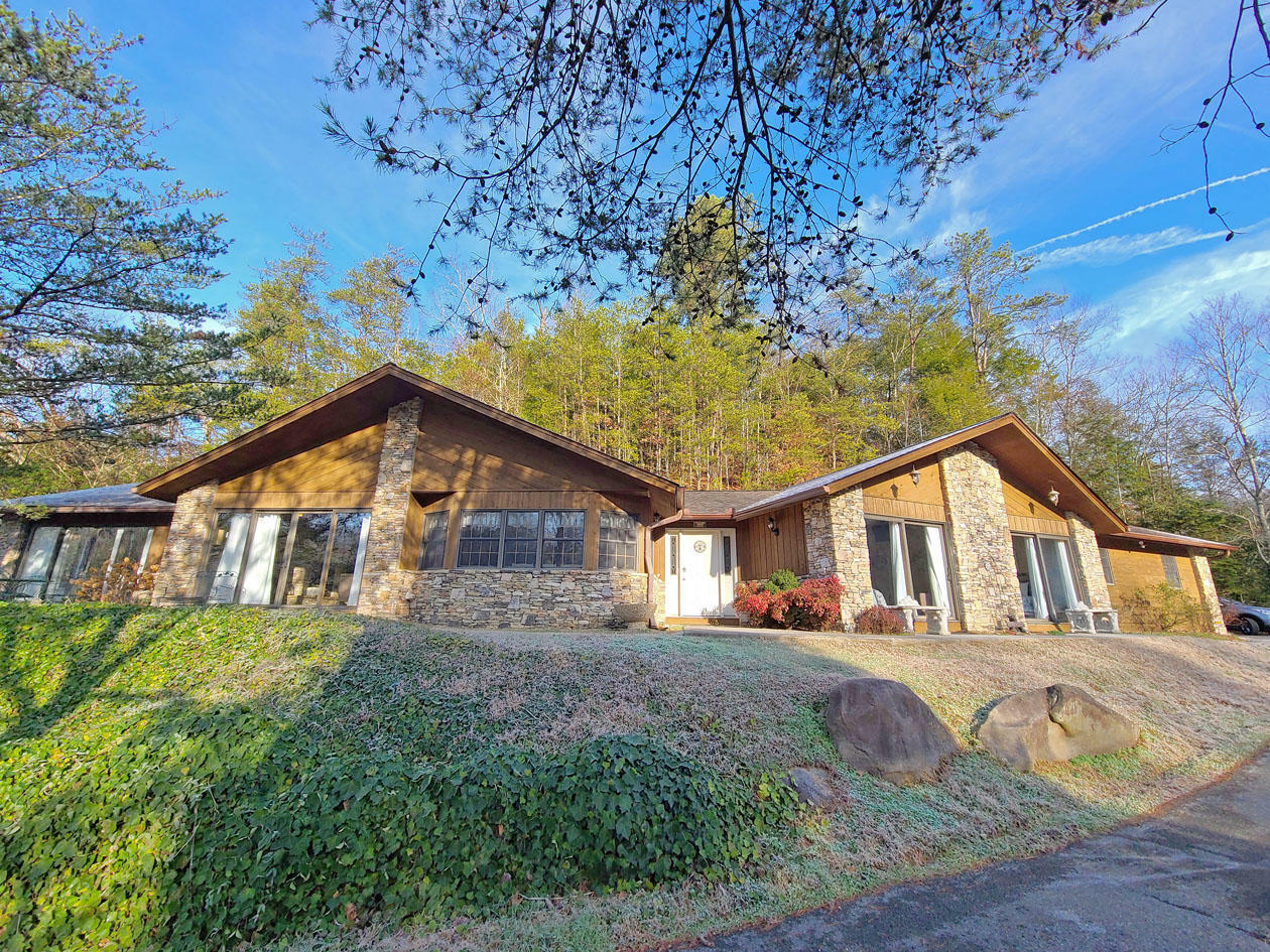 Property Photo: 202 Golf Creek Rd TN 37738