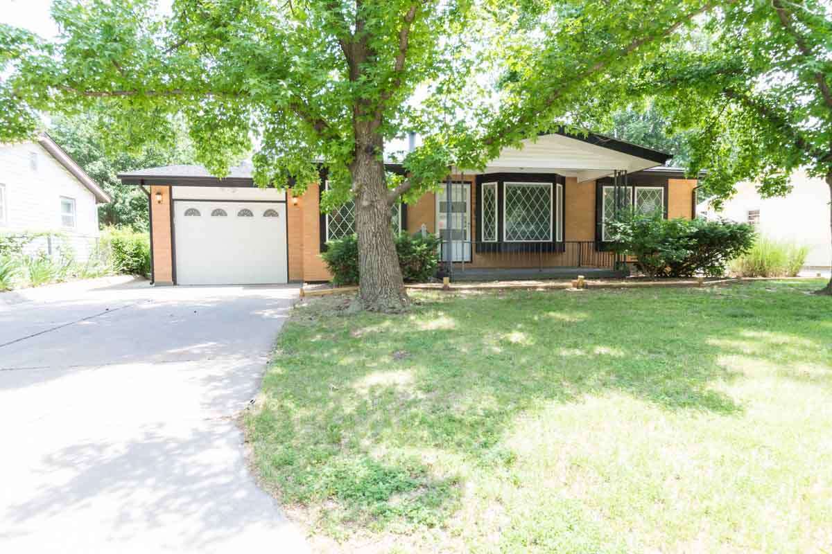 Property Photo:  422 S Western Ave  KS 67060 