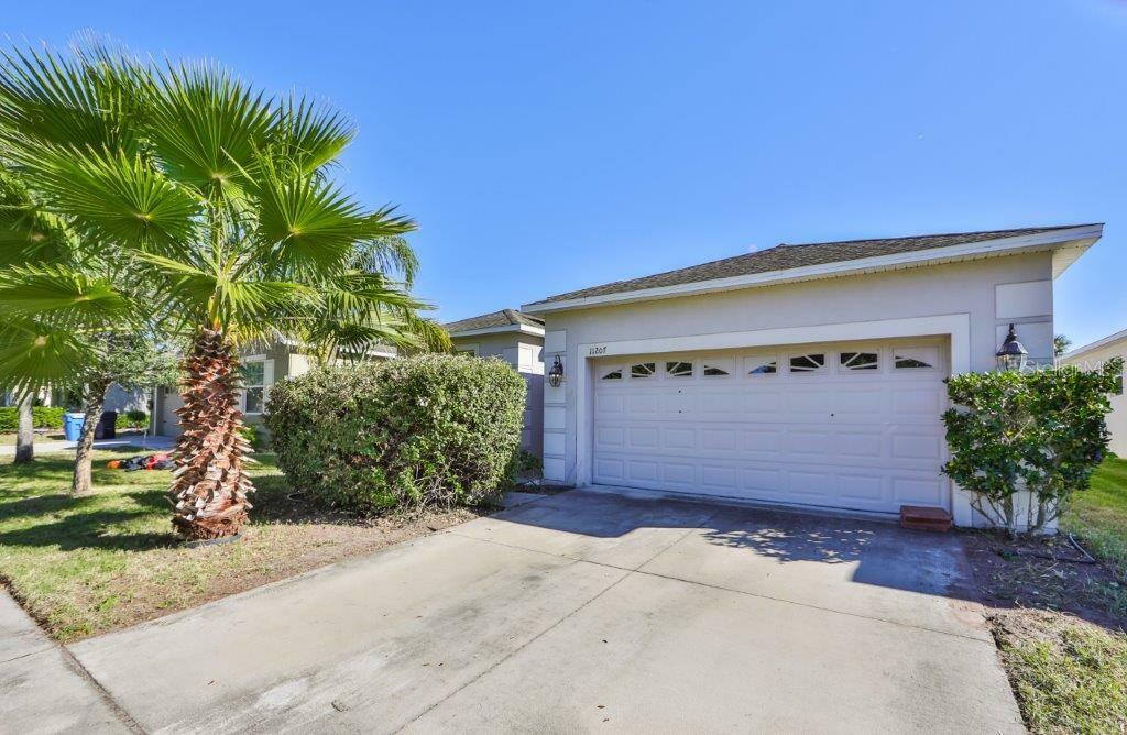 Property Photo:  11207 Flora Springs Drive  FL 33579 