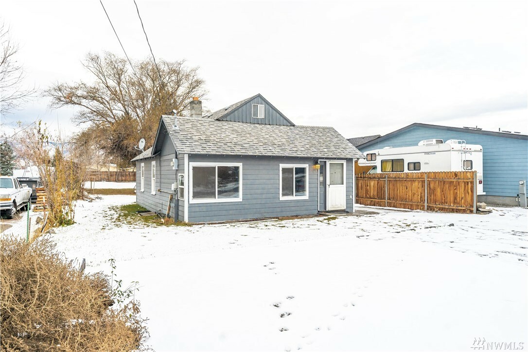 Property Photo:  776 N Grover Place  WA 98802 