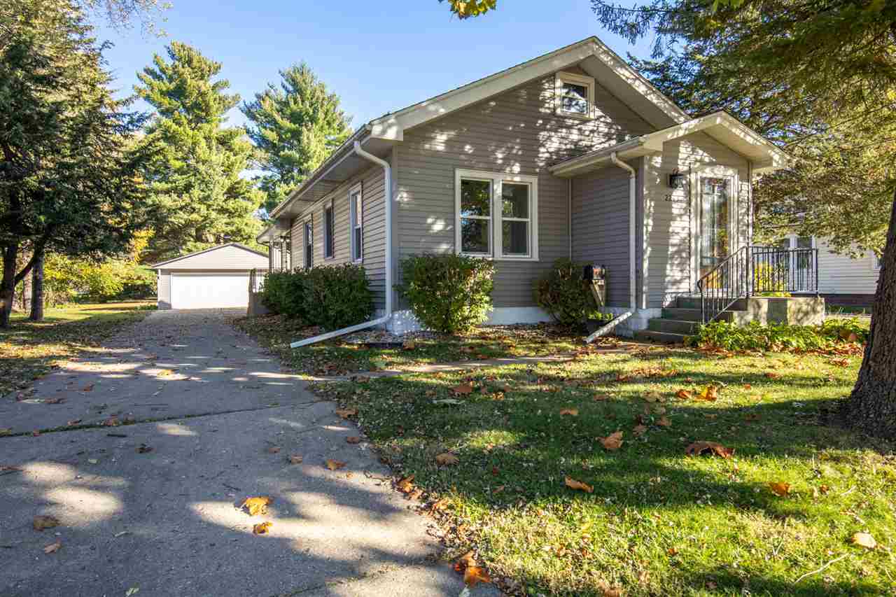 Property Photo:  224 Pearl Avenue  IL 61111 