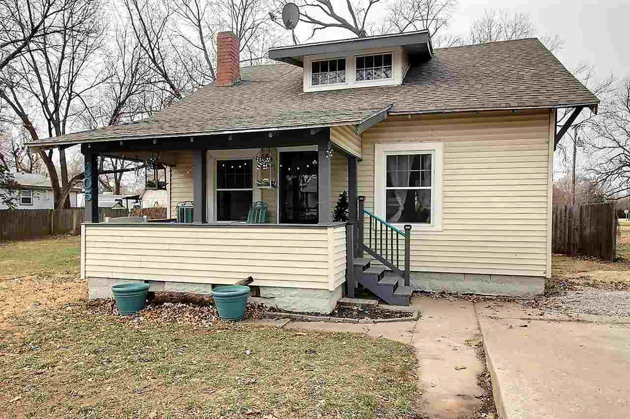 Property Photo:  305 S King St.  KS 67101 