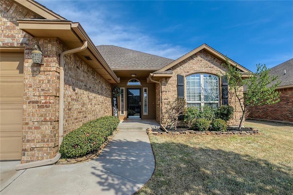 Property Photo:  9012 Crooked Creek Lane  OK 73160 
