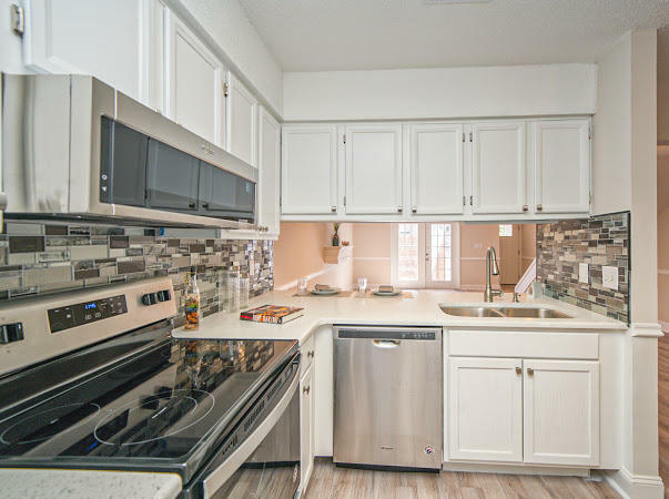 Property Photo:  208 Kathy Court  FL 32569 