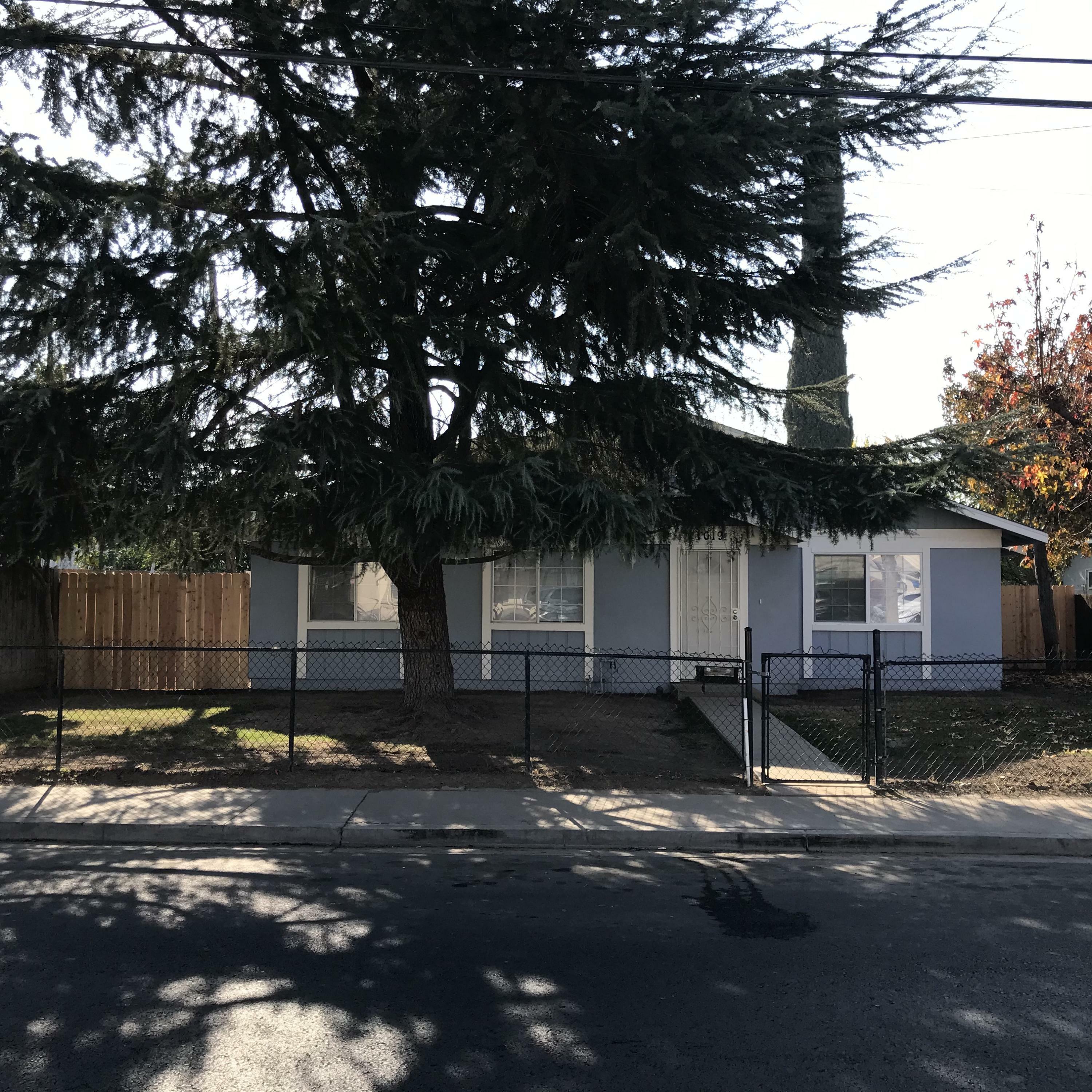 Property Photo:  1019 W Houston Avenue  CA 93291 