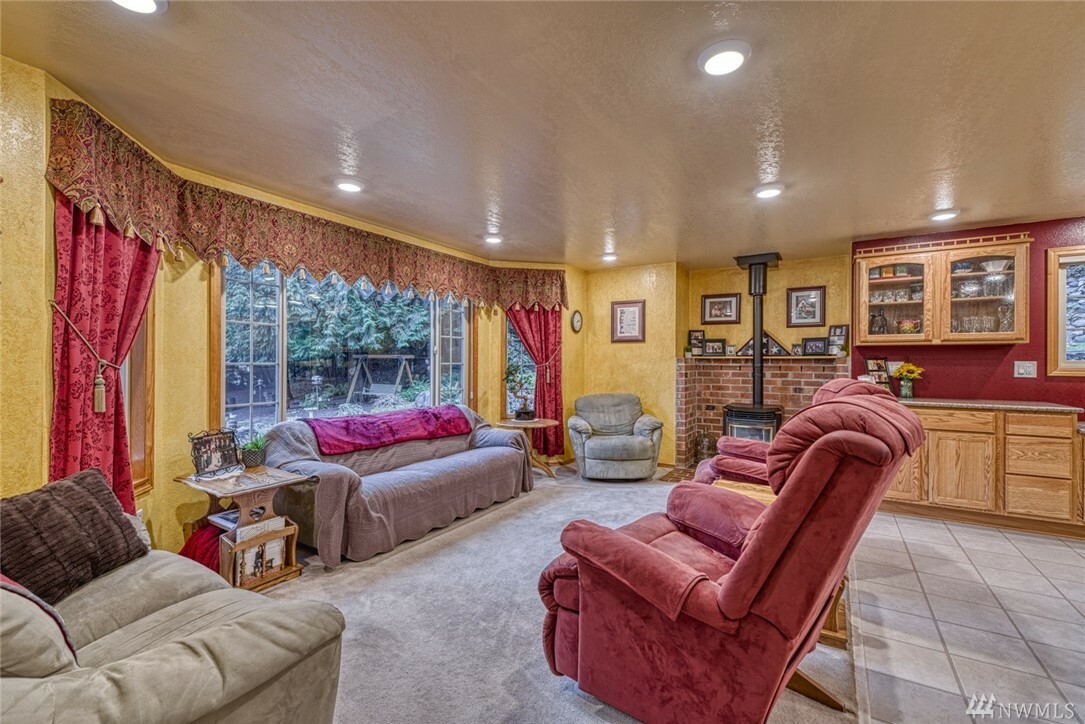 Property Photo: 3980 NE Dartmouth Ct WA 98311