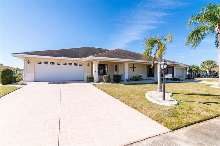 Property Photo: 2106 Meadowlark Lane FL 33573