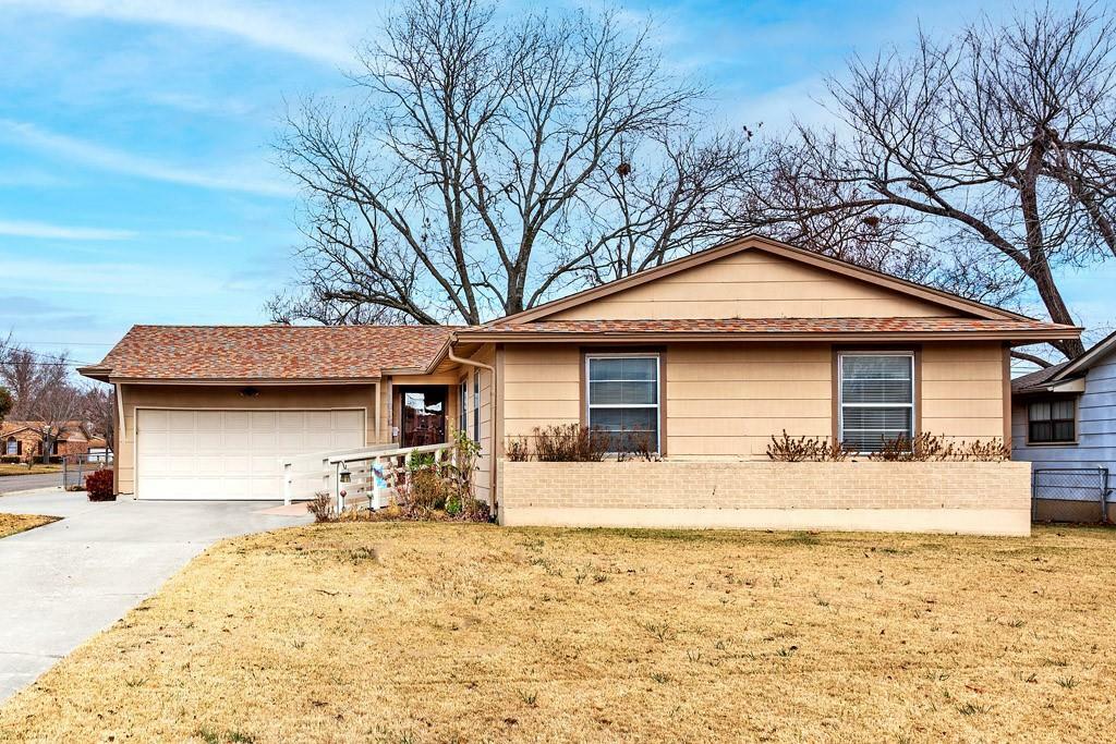 Property Photo:  101 E Russell  TX 75418 