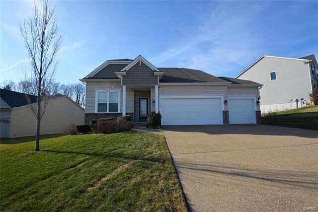 Property Photo:  214 Paddington Street   63385 