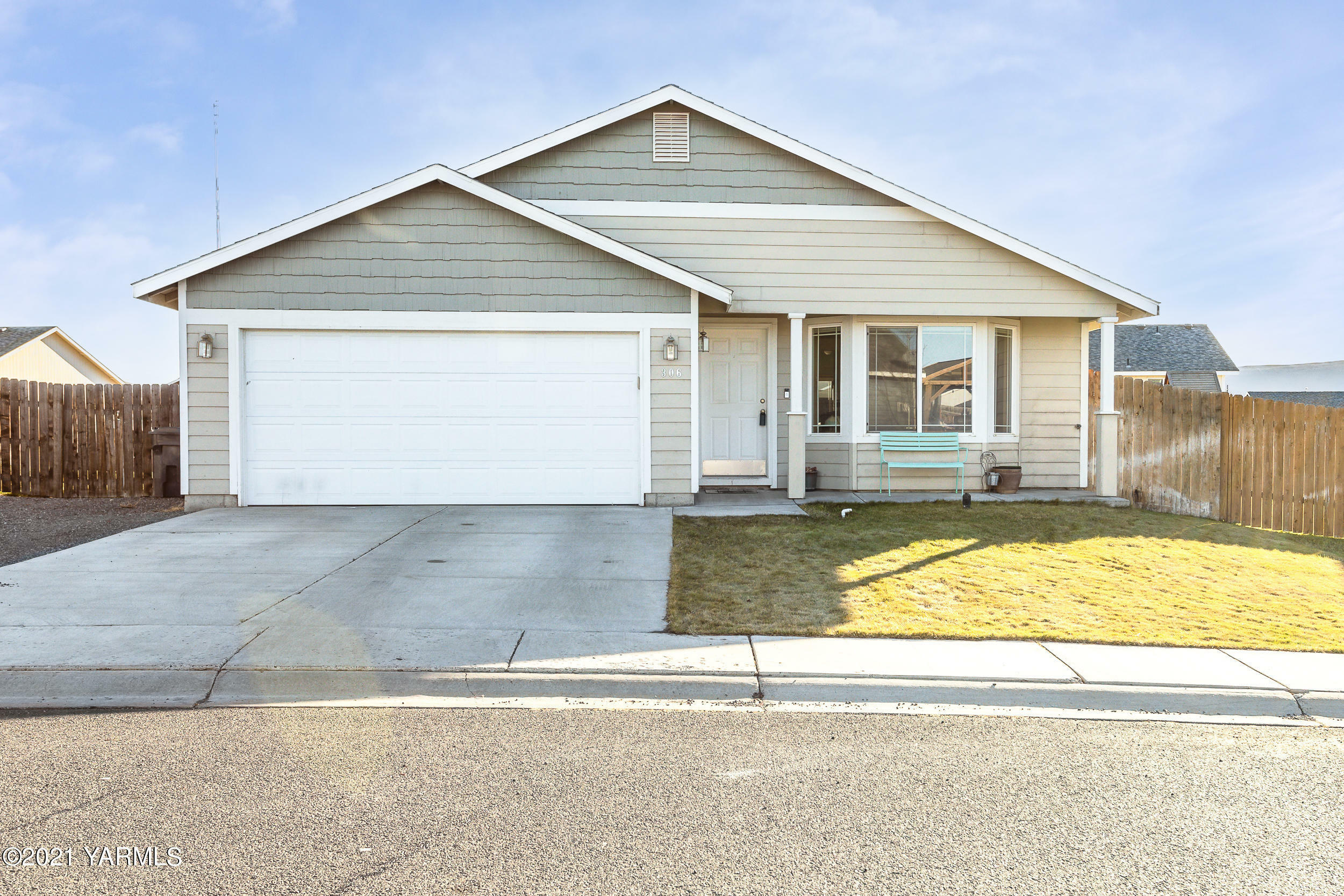Property Photo: 306 St Helens Ave WA 98936