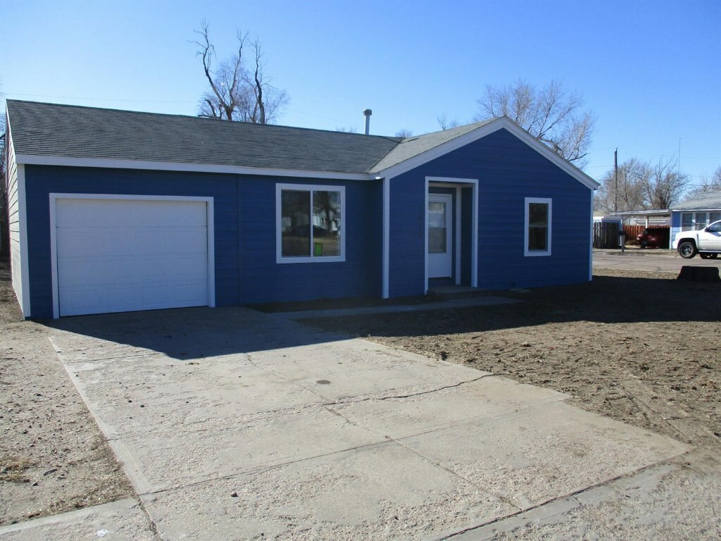 Property Photo:  1612 West Kansas Avenue  KS 67846 