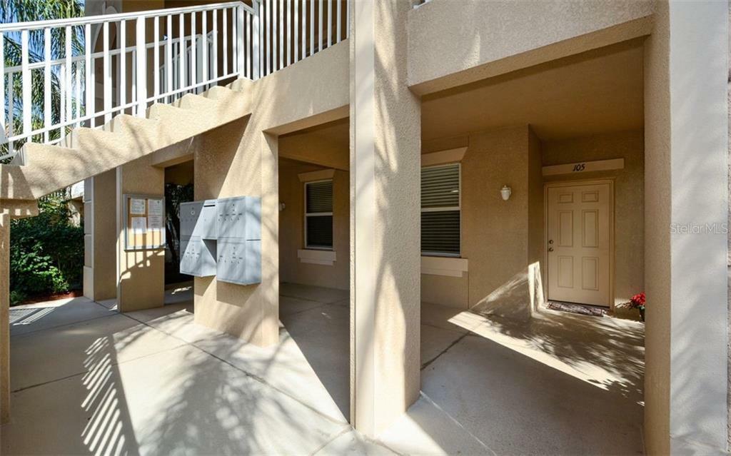 Property Photo:  905 Fairwaycove Lane 105  FL 34212 