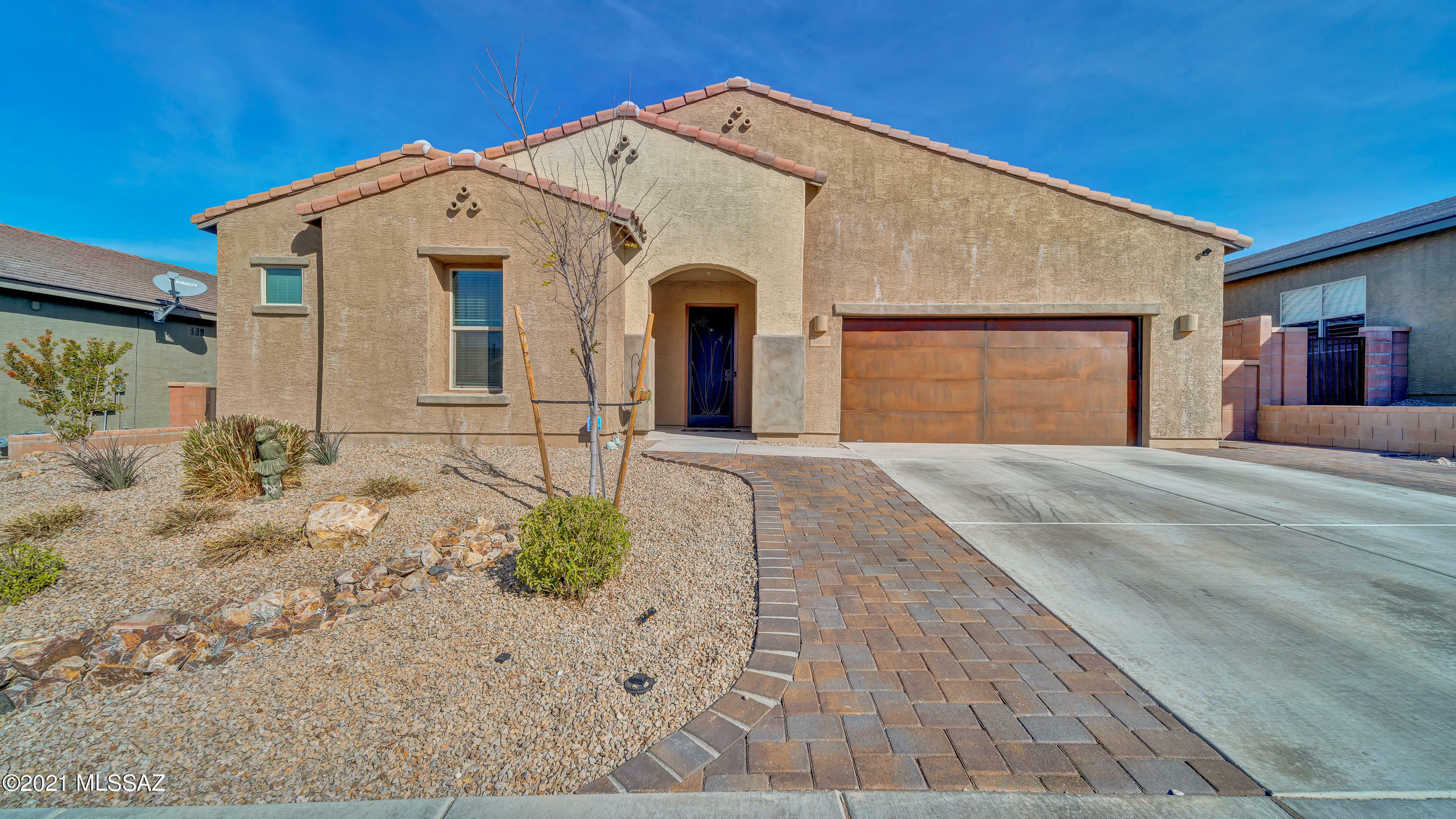 Property Photo: 1303 E Stronghold Canyon Lane AZ 85629