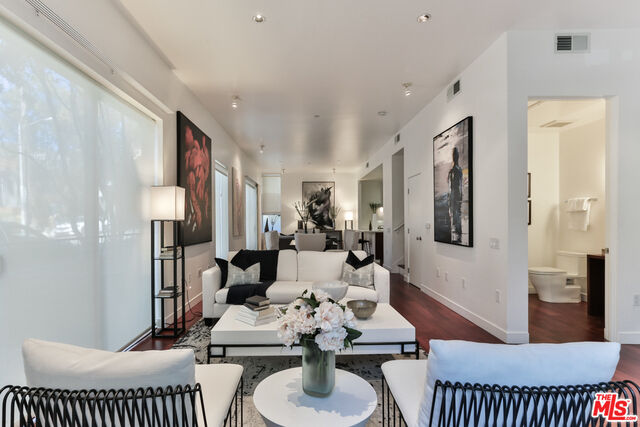 Property Photo: 1200 N Sweetzer Ave 2 CA 90069