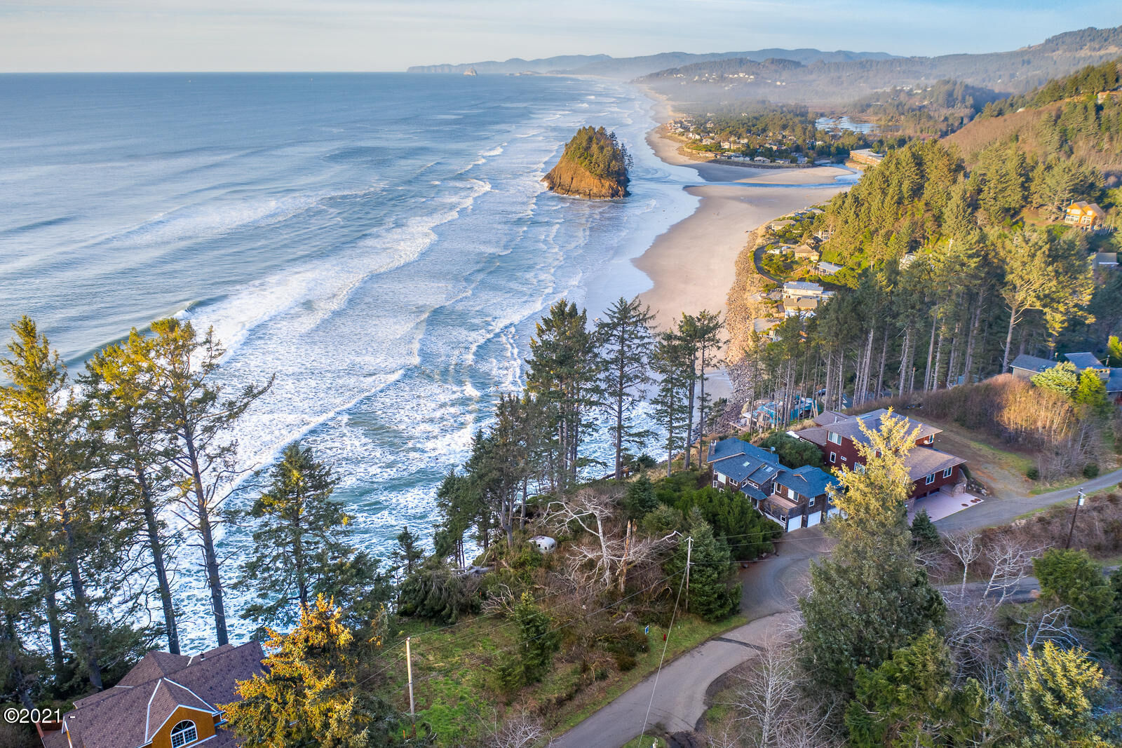 Property Photo:  1600 S Beach Rd  OR 97149