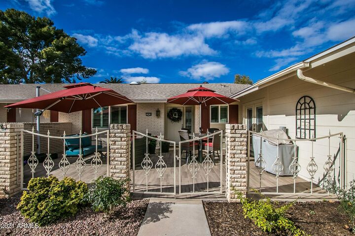 Property Photo: 10418 W Kingswood Circle AZ 85351