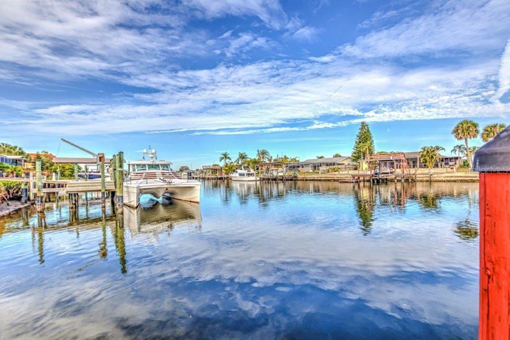 Property Photo:  801 Flamingo Drive  FL 33572 