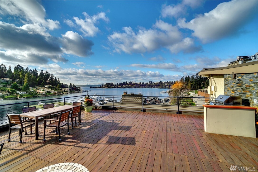 Property Photo: 9951 Lake Washington Blvd NE 47 WA 98004
