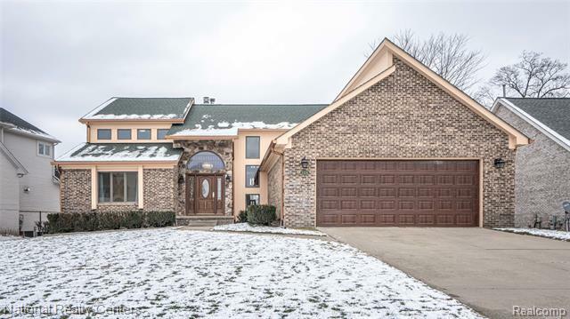 Property Photo:  1318 Forest Bay Drive  MI 48328 