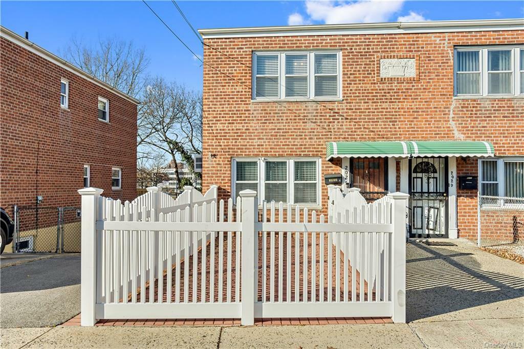 Property Photo:  2027 Mayflower Avenue  NY 10461 