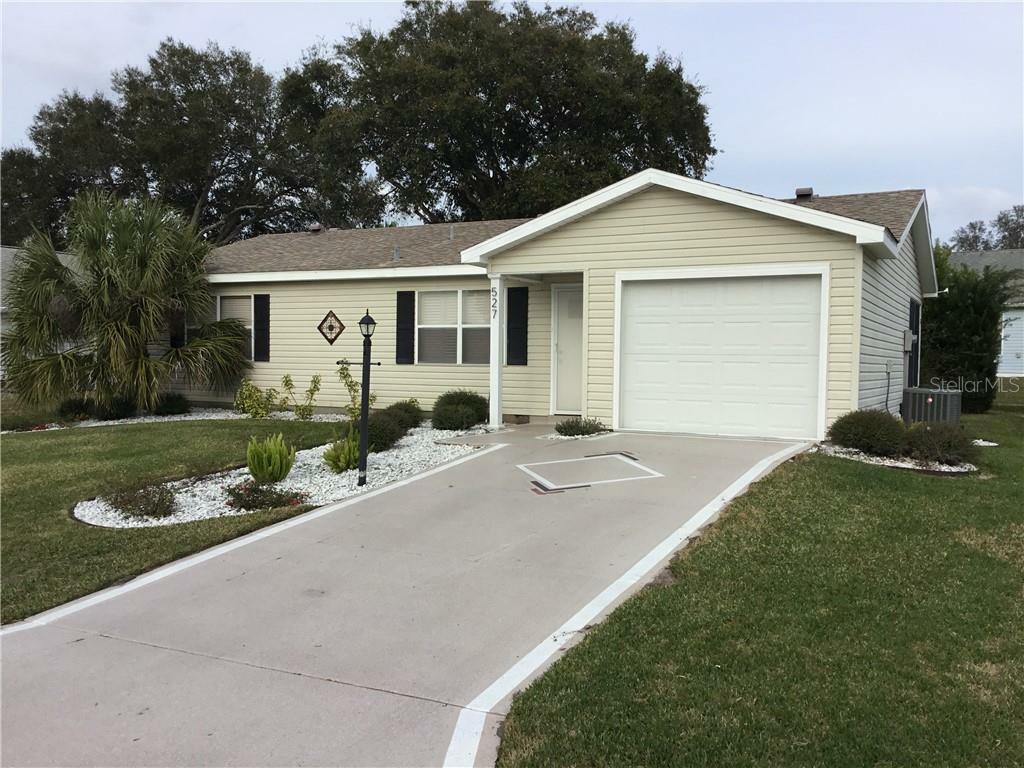 Property Photo: 527 Alcazar Court FL 32159
