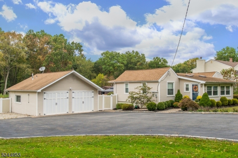 34 Bellows Ln  Montville Twp. NJ 07082 photo