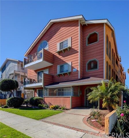 Property Photo: 1061 Dawson Avenue CA 90804